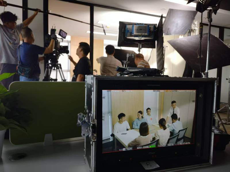 方山县TVC拍摄公司：科技产品视觉化大师，诠释未来感与功能美学